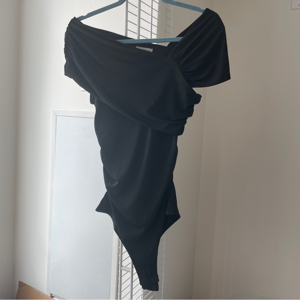 H&M Asymmetrical off-the-shoulder bodysuit - Picture 6 of 16